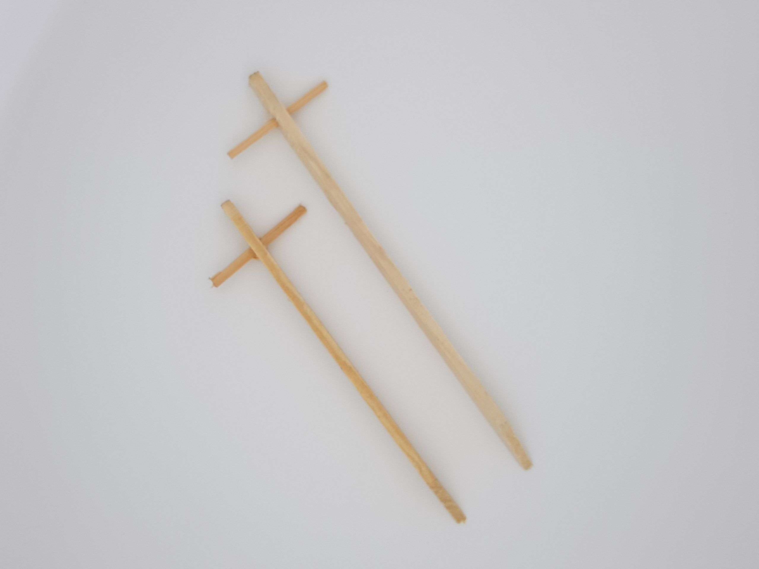 erdnaegel-holz-h300-und-h250